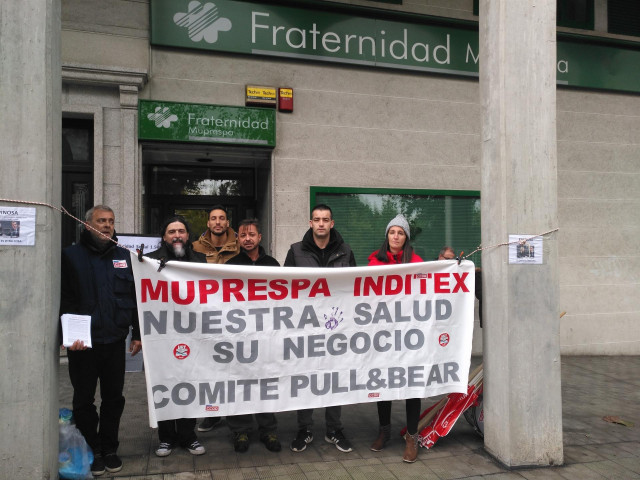 Concentración de trabajadores de Pull&Bear en Ferrol