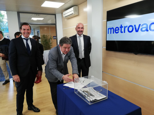 El alcalde de Pontevedra asiste a a colocación de la primera piedra de Novolérez