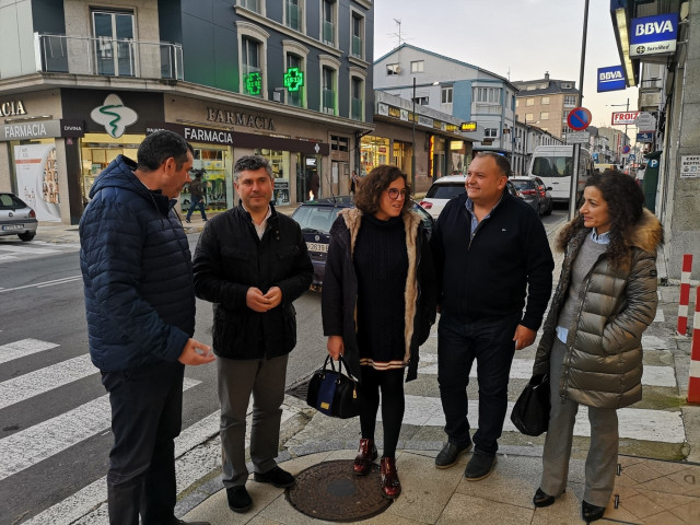 Ovidio Rodeiro y el alcalde de Ordes en una visita al municipio