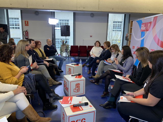 Mesa redonda sobre violencia de género organizada por el PSdeG