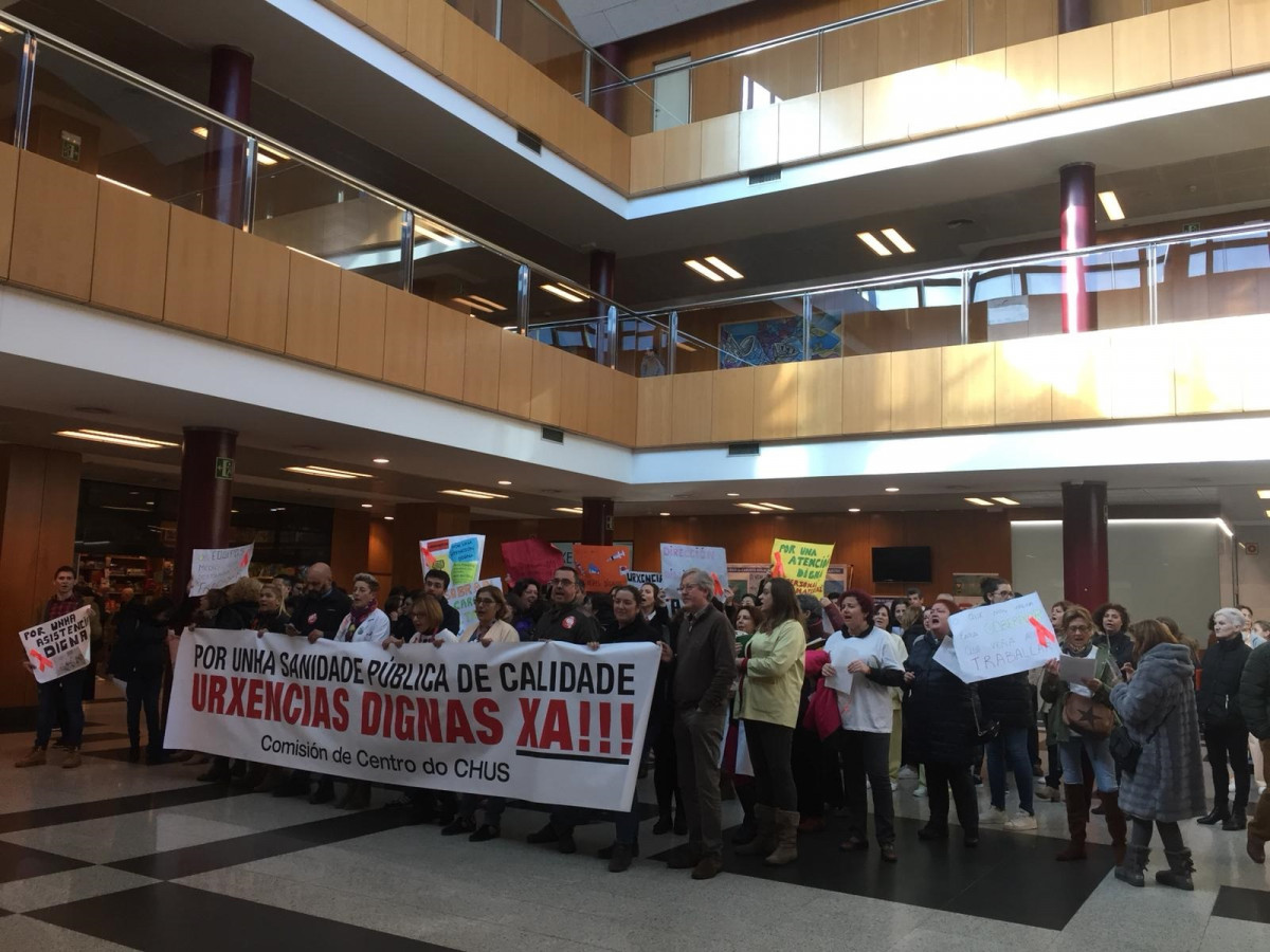 Trabajadores de urgencias protestan dentro del Clínico