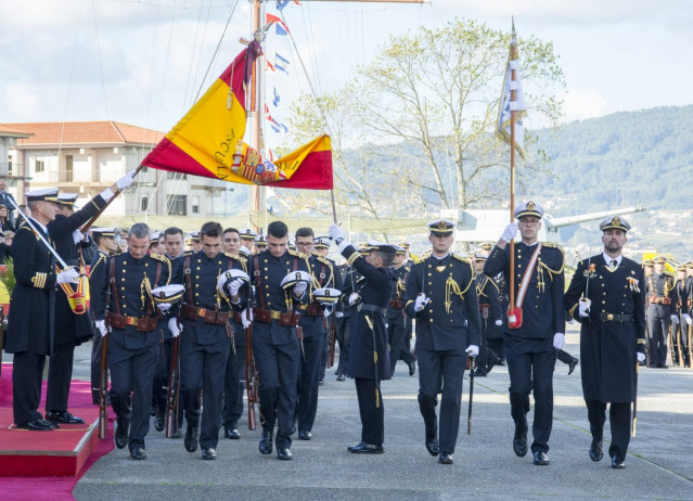 Jura de bandera en la Escuela Naval de Marín