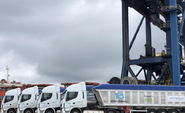La falta de actividad en As Pontes amontona kilos de carbón en el puerto exterior de Ferrol, denuncian transportistas
