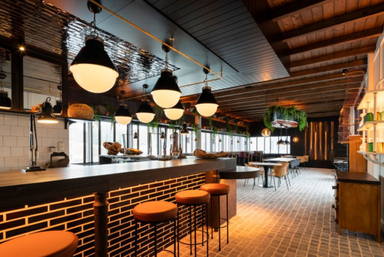 Santiago estrena mercado gastronómico y restaurante de un estrella Michelín