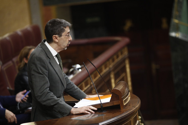 Pleno en el Congreso para debatir la nueva normativa para los vehículos de alqui