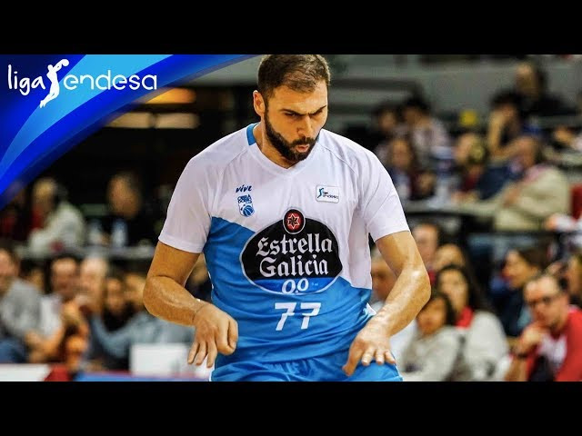 (VIDEO) ¡10 triples en un partido! Kostas Vasileiadis impone su ley