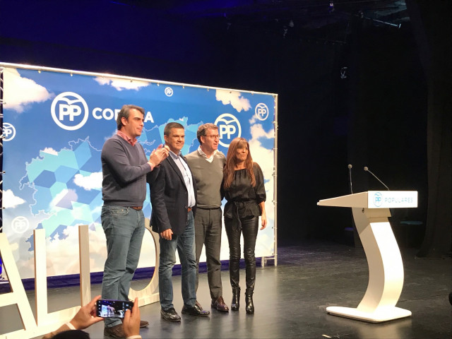 Diego Calvo y Feijóo presentan al candidato del PP en Carballo, Aurelo Núñez