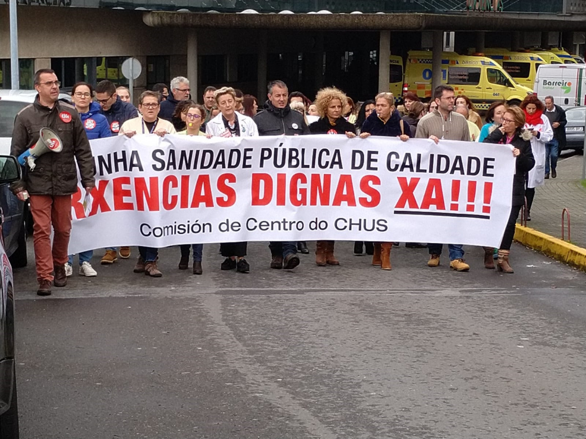 Protesta de trabajadores de Urgencias del CHUS en huelga.