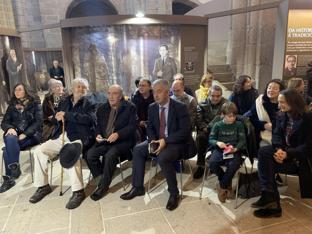 Beiras, Carlos Mella y Valentín García en un homenaje a Castelao