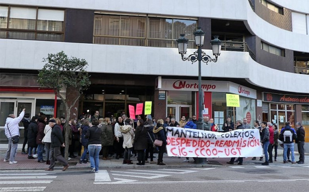 Concentración ante la sede de Mantelnor este miércoles.