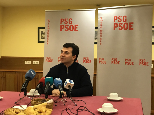 O secretario xeral do PSdeG, Gonzalo Caballero, nunha rolda de prensa