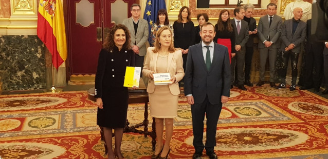 María Jesús Montero, Ana Pastor y Francisco de la Torre, con los PGE 2019