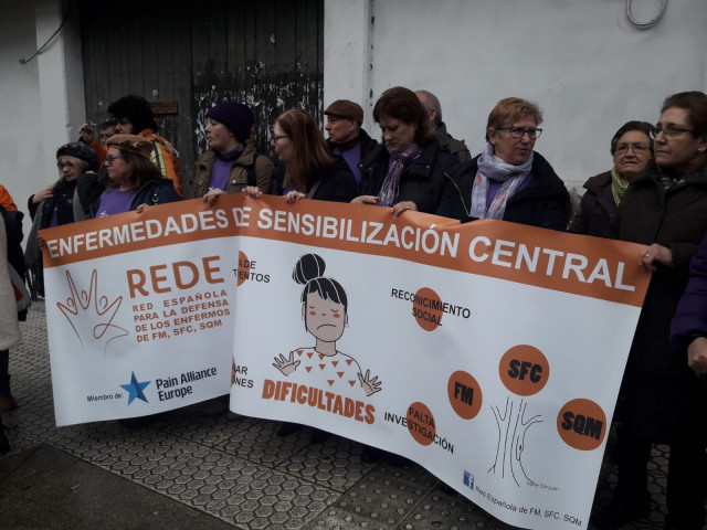 Protesta de enfermos de fibromialgia frente al Parlamento de Galicia