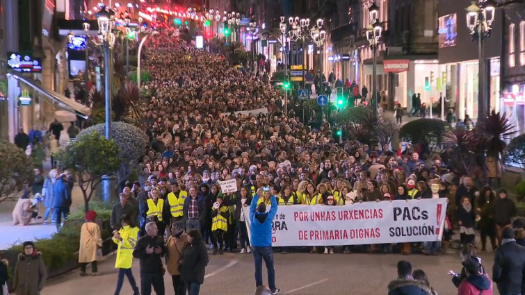 Vigo vuelve a abarrotar sus calles para defender la sanidad pública