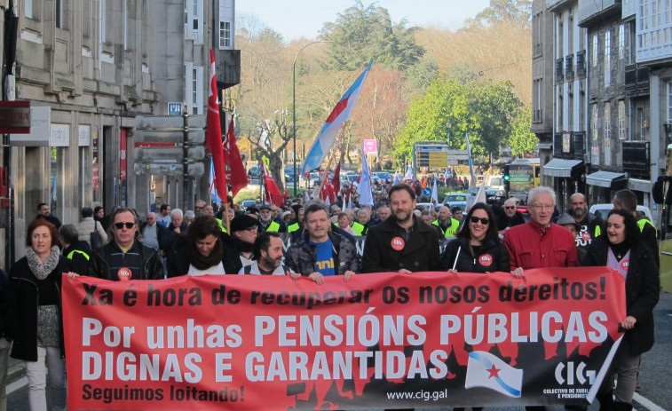 Cerca de 2.000 personas en la calle por unas pensiones 