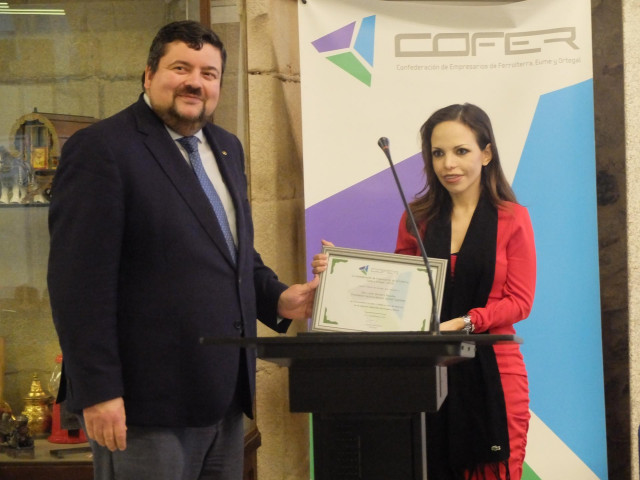 El presidente de la COFER, Cristóbal Dobarro, y Lizeth Quintero