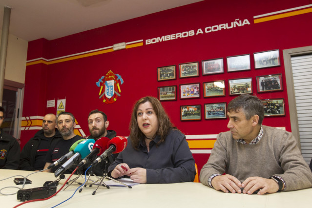 Concejala Rocío Fraga en la presentación de acuerdos con los bomberos