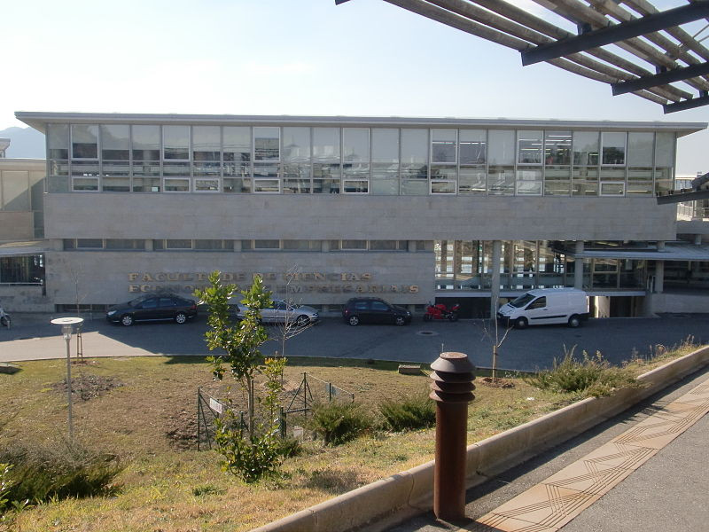800px FacultaddeCienciasEconu00f3micas(UniversidadedeVigo)