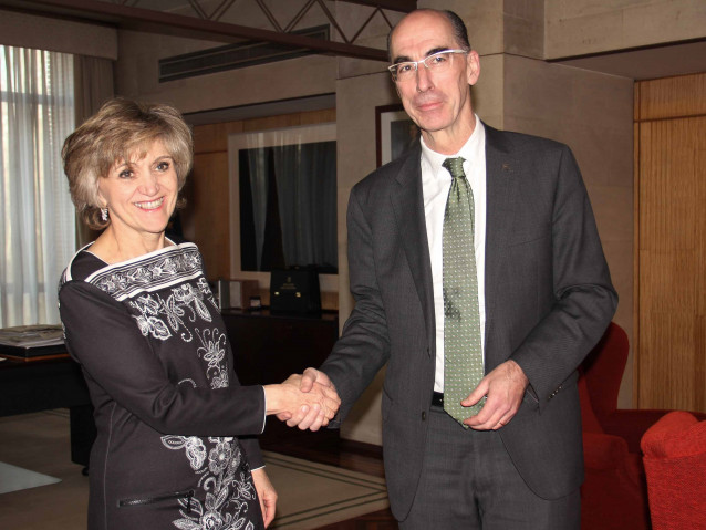 La ministra de Sanidad, María Luisa Carcedo, y el conselleiro de Sanidade, Jesús