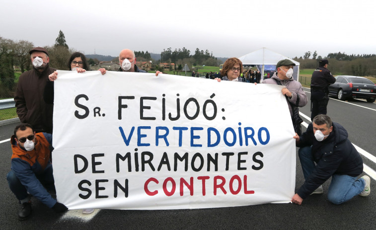 Vecinos llevan hasta Feijóo la protesta contra el vertedero de Miramontes