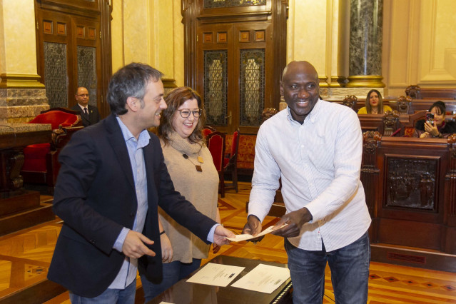 Diplomas cursos Unidad Asesoramiento Migraciones