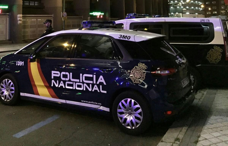 La Policía Nacional localiza un cadáver en un piso de A Coruña, donde poco antes se detuvo a un joven de 22 años por un robo