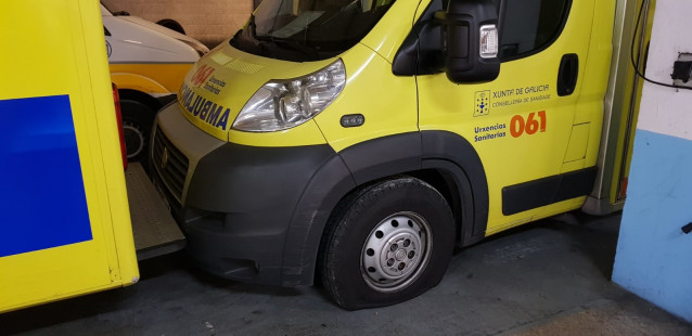 Ambulancia con pinchazo en Galicia