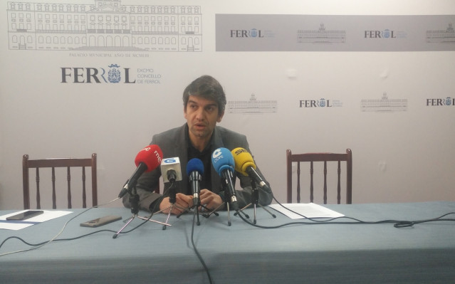 El alcalde de Ferrol en rueda de prensa.