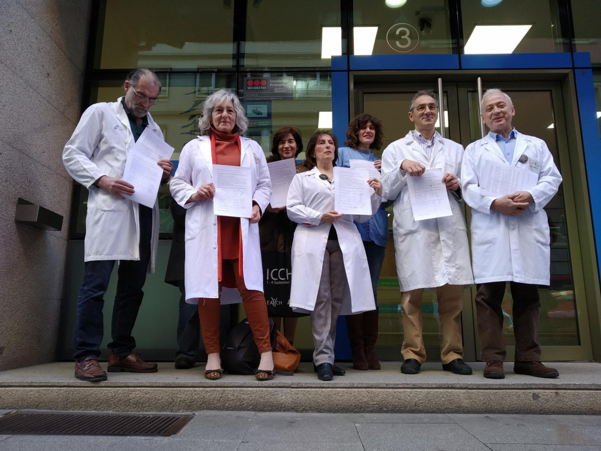 Entrega de firmas médicos de atención primaria