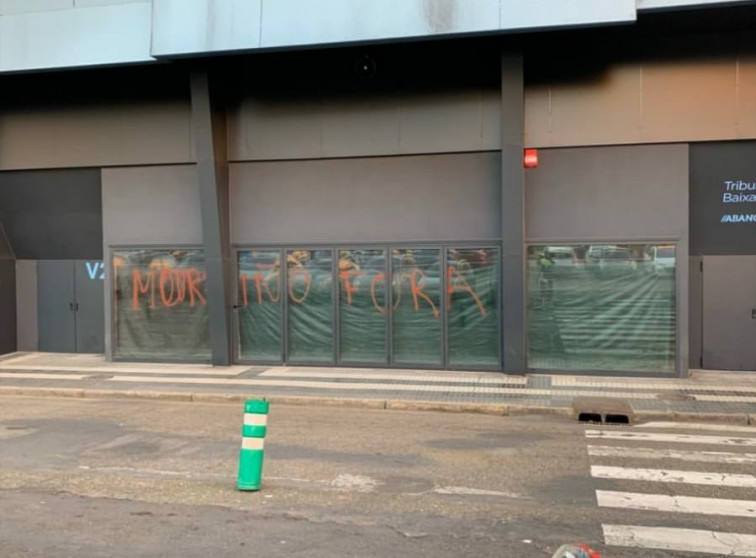 (VÍDEO) Protestas y pintadas en Balaidos contra Mouriño y el PP