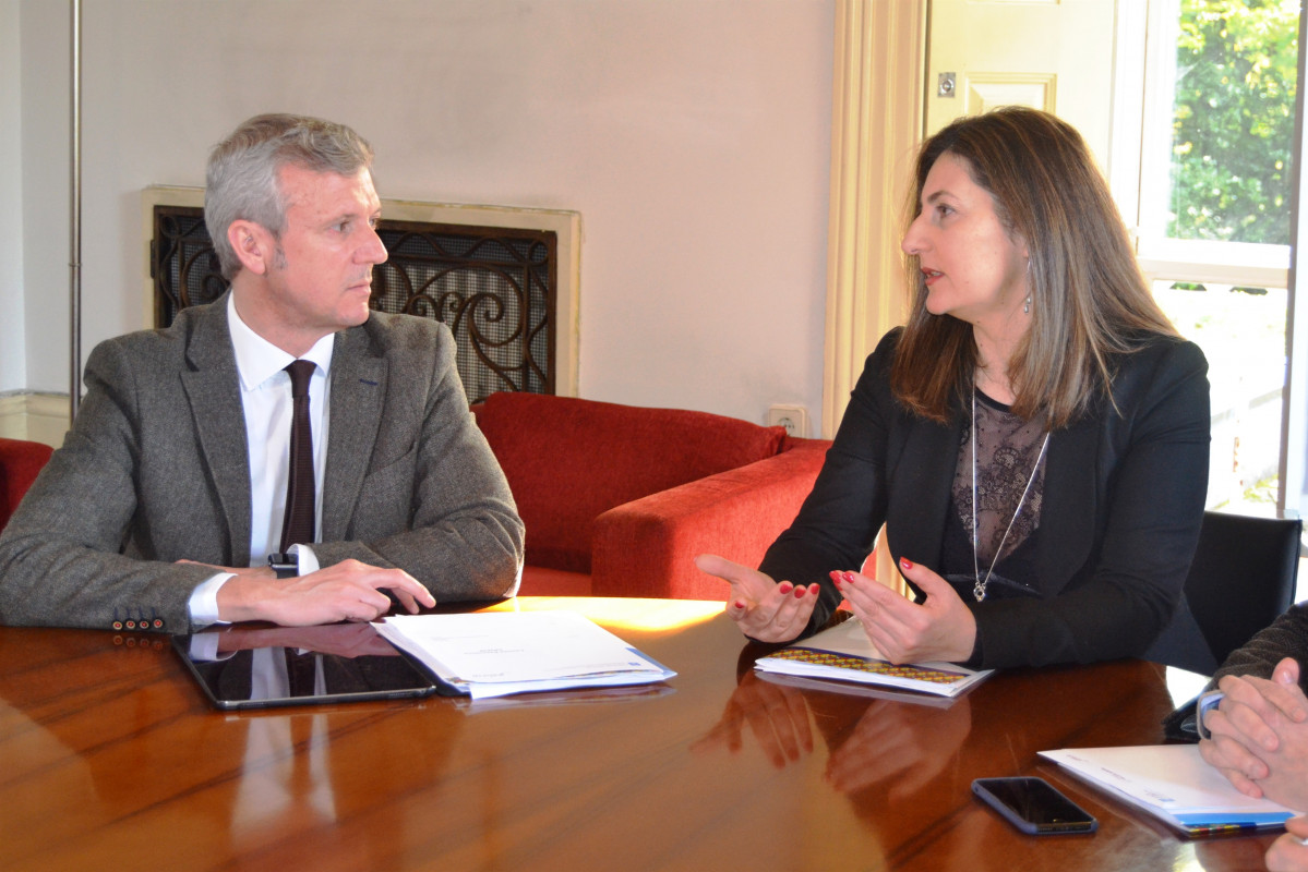 Alfonso Rueda y la vicepresidenta del CCDR del norte de Portugal, Ester Gomes