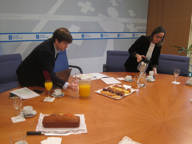 Ethel Vázquez con un bizcocho 'libre de peaje'