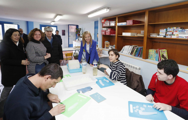 La conselleira de Política Social, Fabiola García, en su visita a los centros de