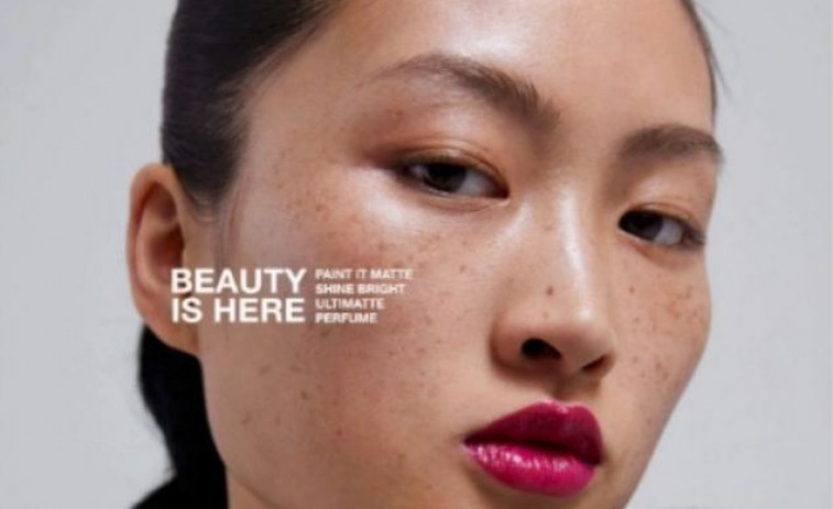 Zara envuelta en polémica en China por usar una modelo con pecas
