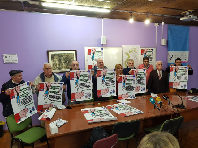 Los representantes de la Favec y de la Asentraspo en la rueda de prensa