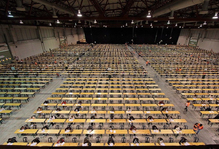 Convocatoria de acceso libre para cubrir 305 plazas de auxiliar de clínica para la Xunta