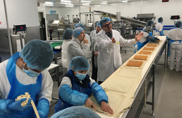 El delegado del Gobierno en Galicia, Javier Losada, visita Hornos Lamestelle