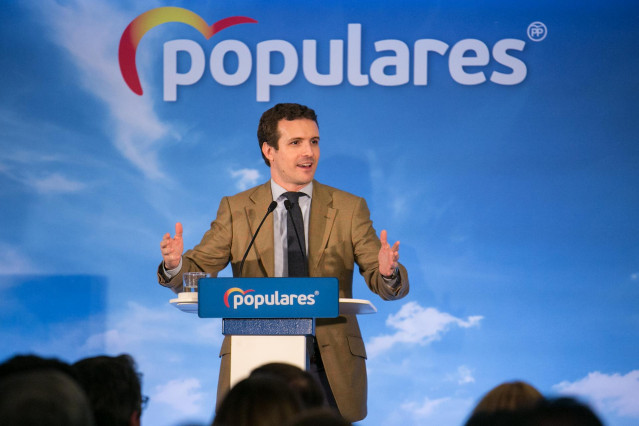 El presidente del Partido Popular, Pablo Casado, clausura un acto con afiliados