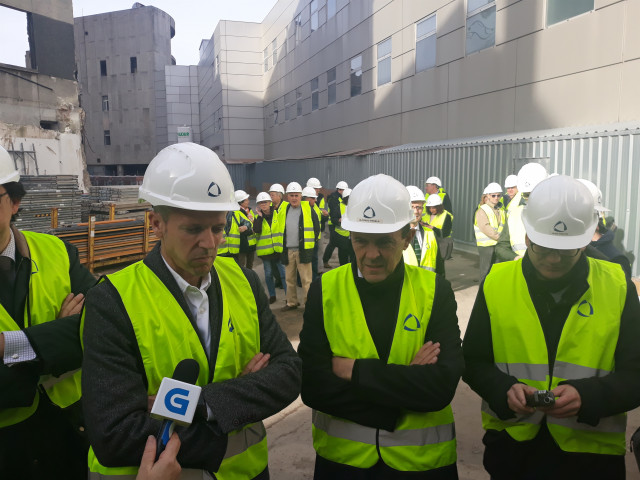 El vicepresidente de la Xunta y el arquitecto durante la visita a la Cidade da X