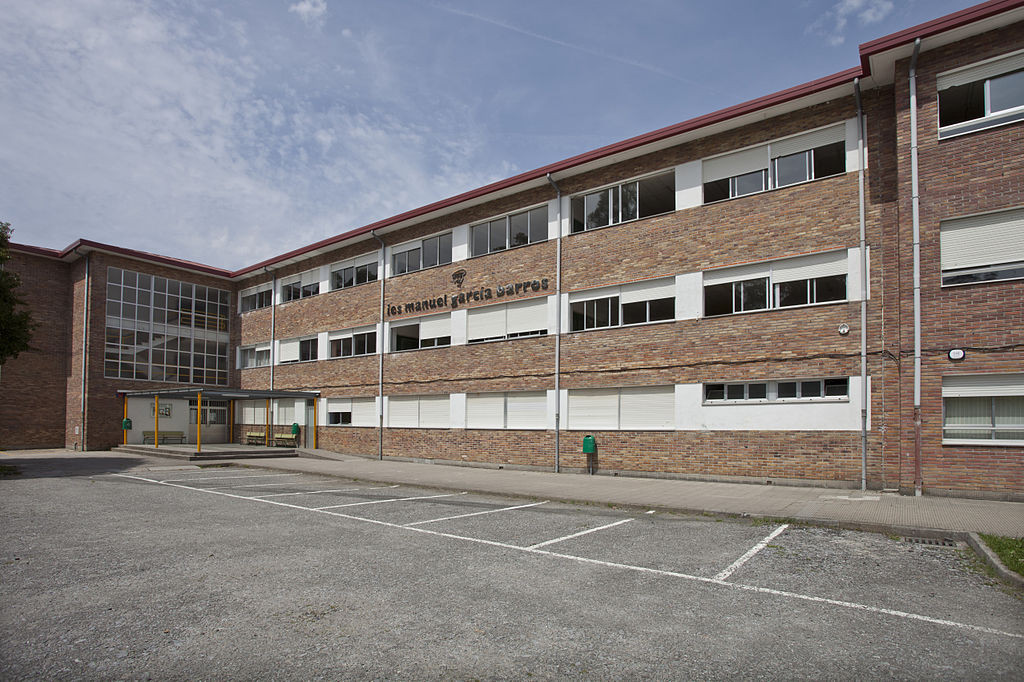 1024px A Estrada. IES Manuel Garcu00eda Barros 3