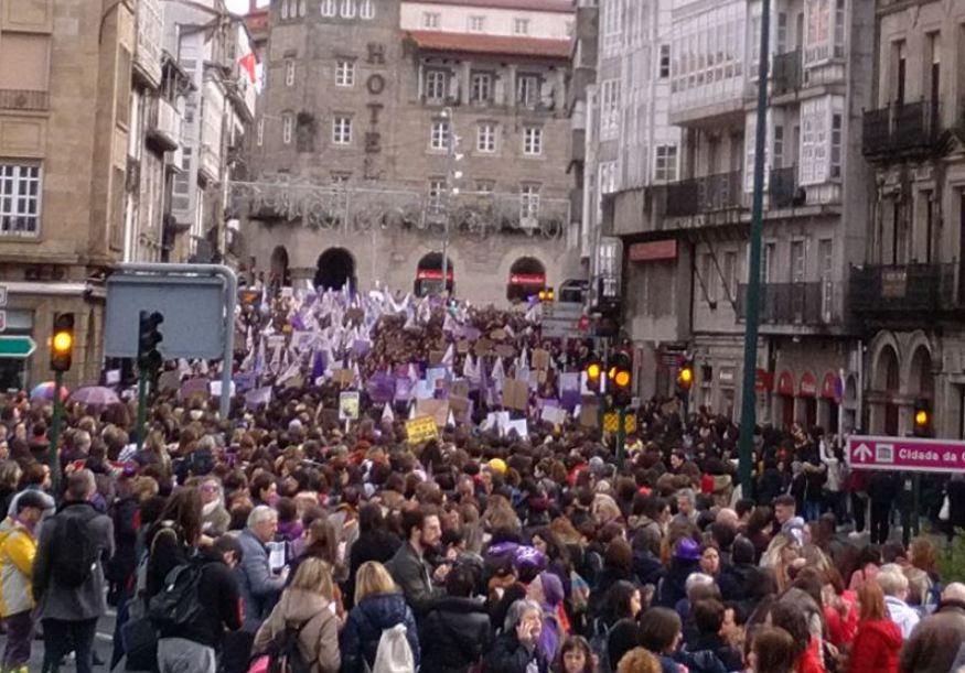 Manifestacion feminista en santiago esquerda unida