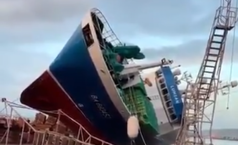 (VÍDEO) Un barco se va a pique...en tierra firme