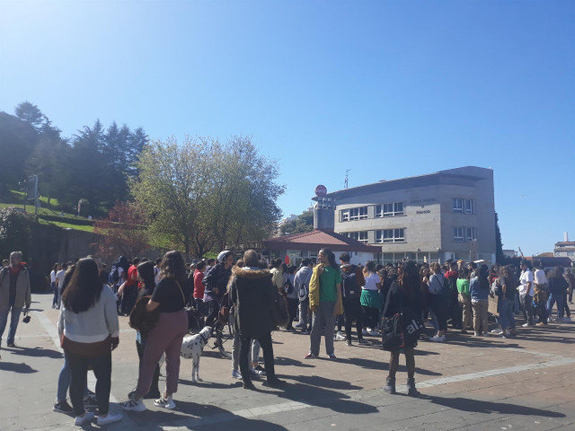Cientos de jóvenes gallegos llaman a los gobiernos a concienciarse de la urgenci