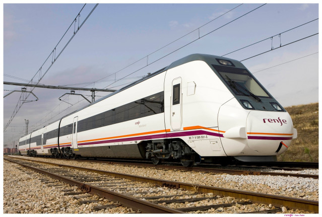 Fallas.- Renfe programa trenes especiales de media distancia con 20.500 plazas a