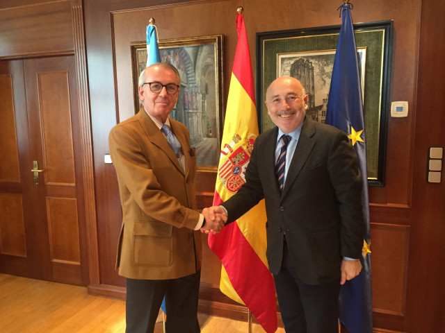 El delegado del Gobierno conoce los proyectos del CSIC en Galicia sobre la repro