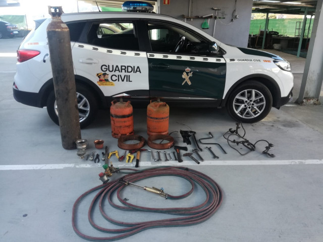 La Guardia Civil sorprende a tres jóvenes robando maquinaria y herramientas en u