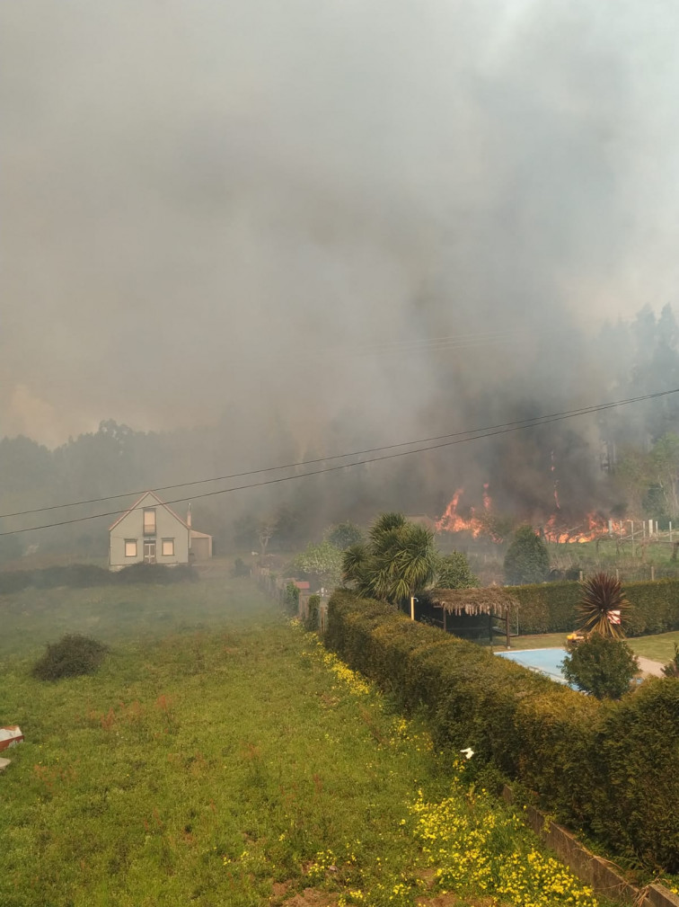 Espectacular vídeo del incendio de Rianxo y Dodro, que lleva quemadas 750 hectáreas