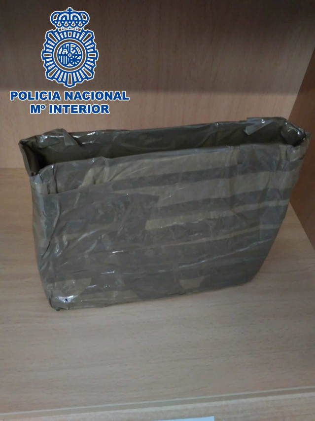 Detenido un hombre por robar en un establecimiento de A Coruña tras amenazar al