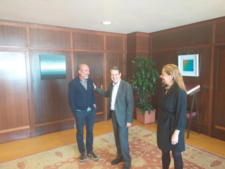 Caballero acusa a la Xunta de intentar llevarse O Marisquiño de Vigo