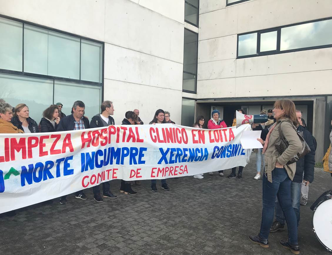Protesta limpieza huelga hospital sanidad santiago cig